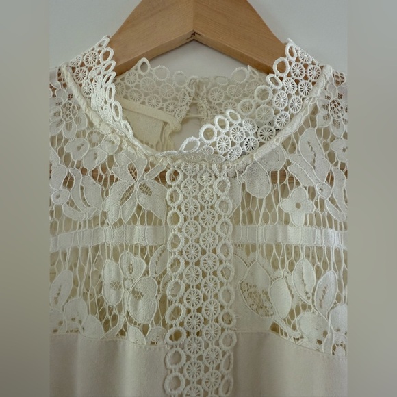 Kensie Lace Detail Shift Dress, size medium. - Picture 8 of 12